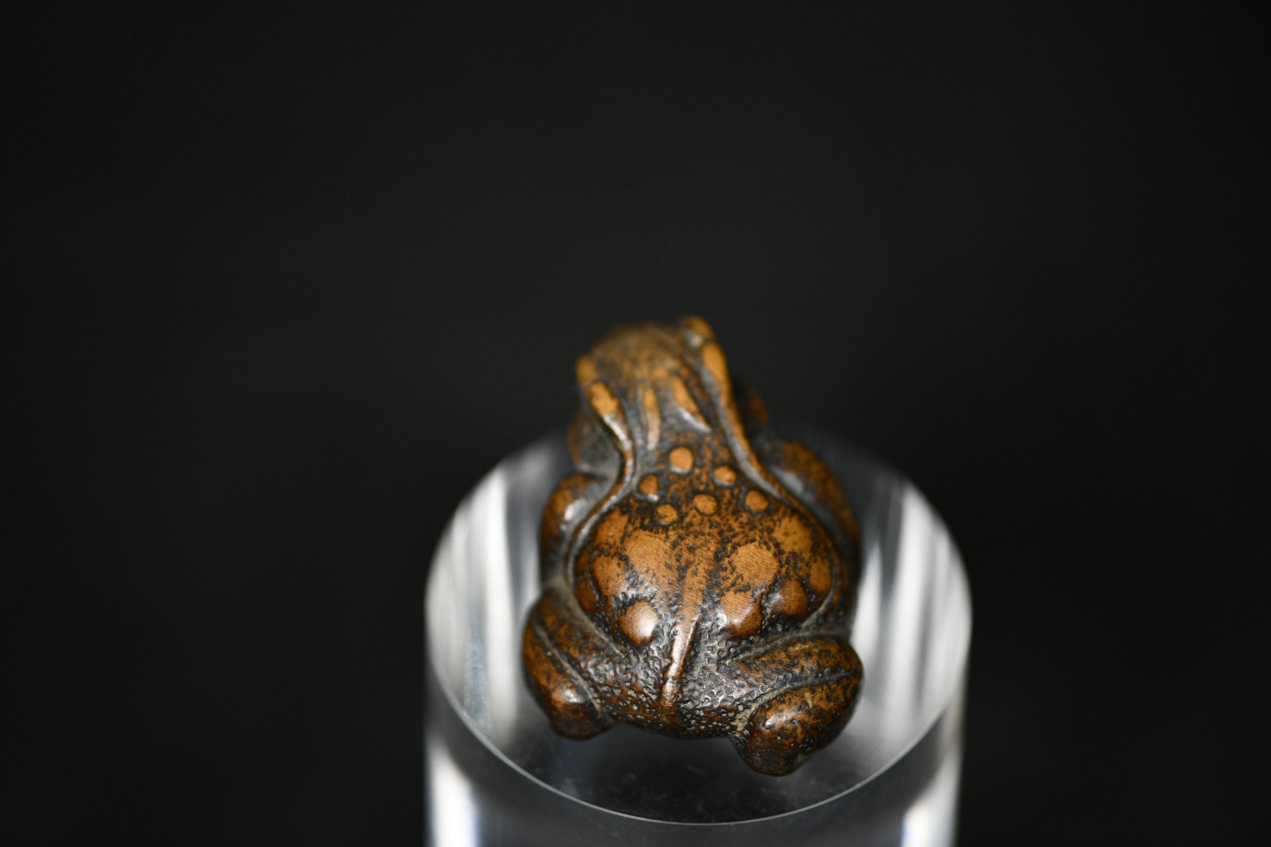 toad netsuke wood