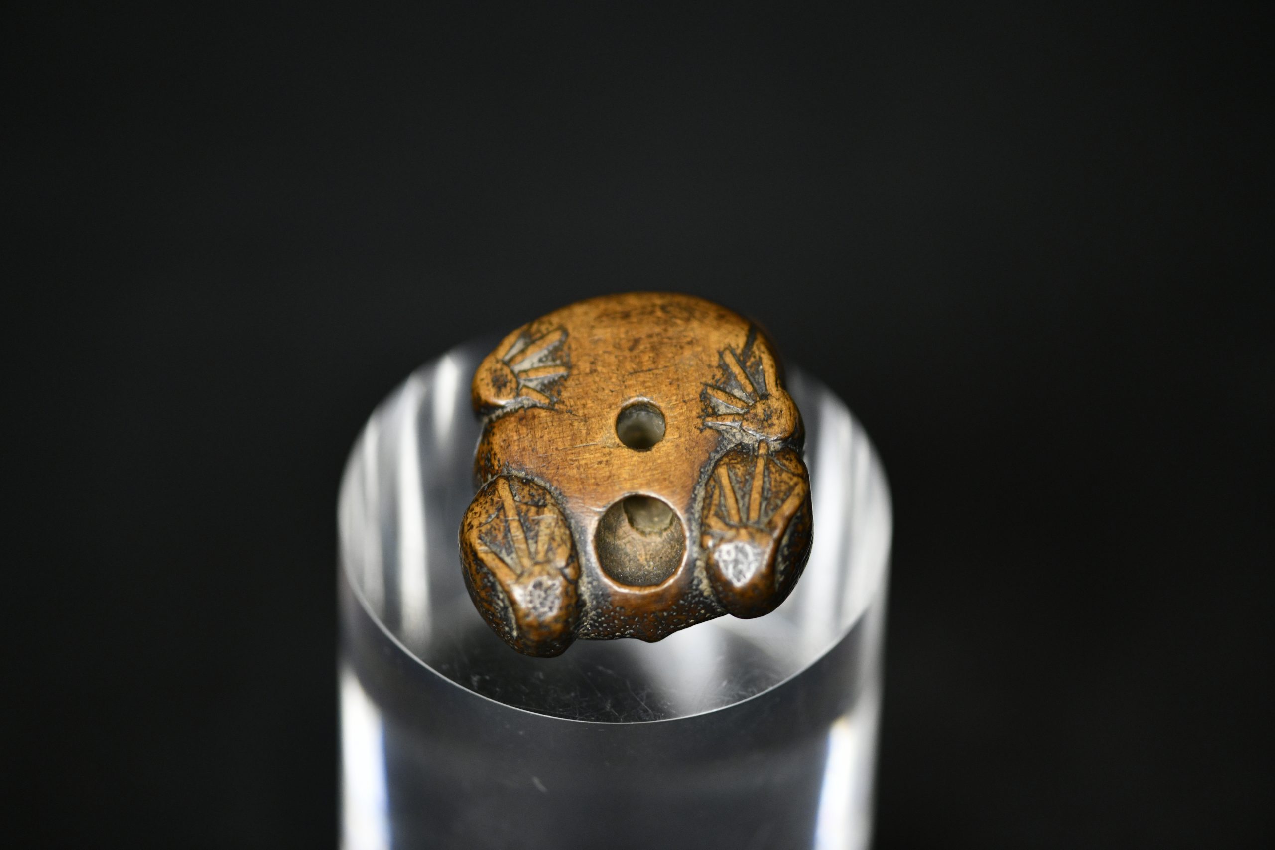toad netsuke wood