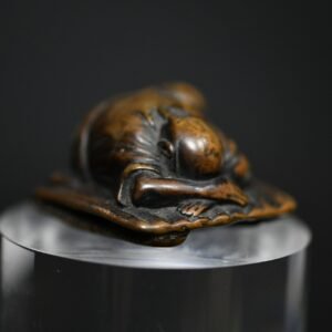 netsuke man floor