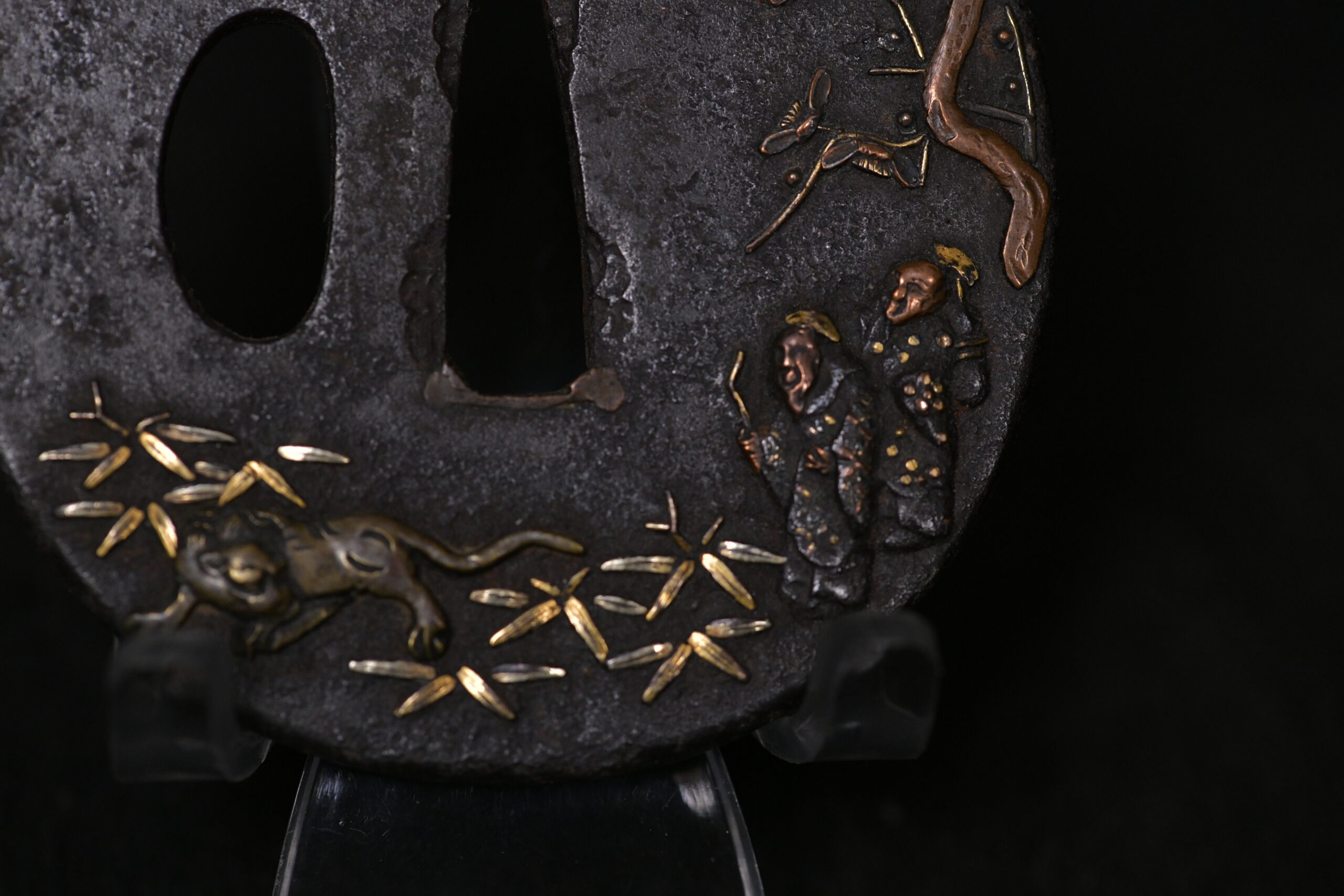Marugata iron tiger tsuba