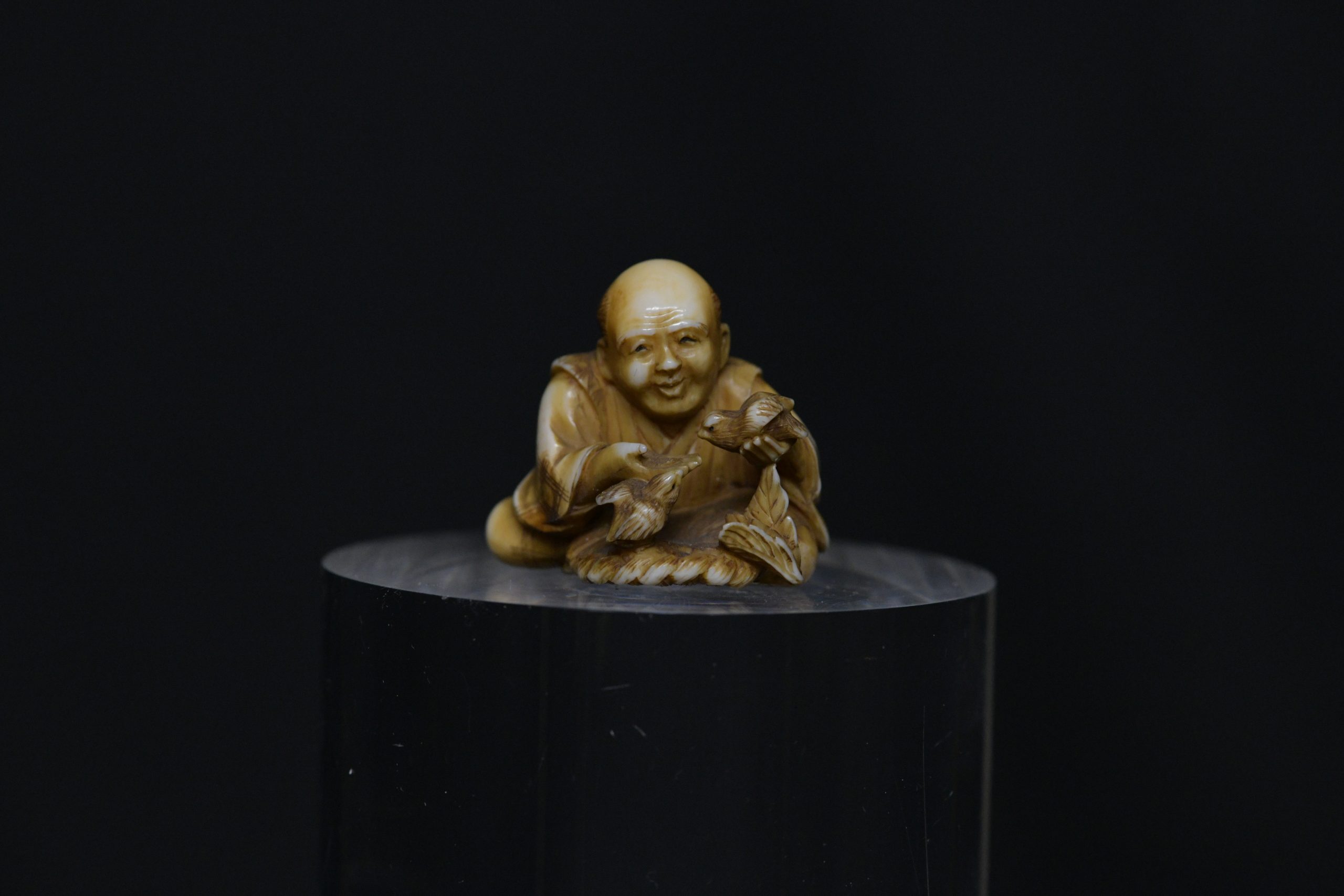 Netsuke Elder and bird ivory