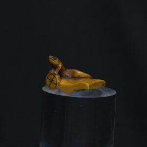 Netsuke lizzard on tie ivory