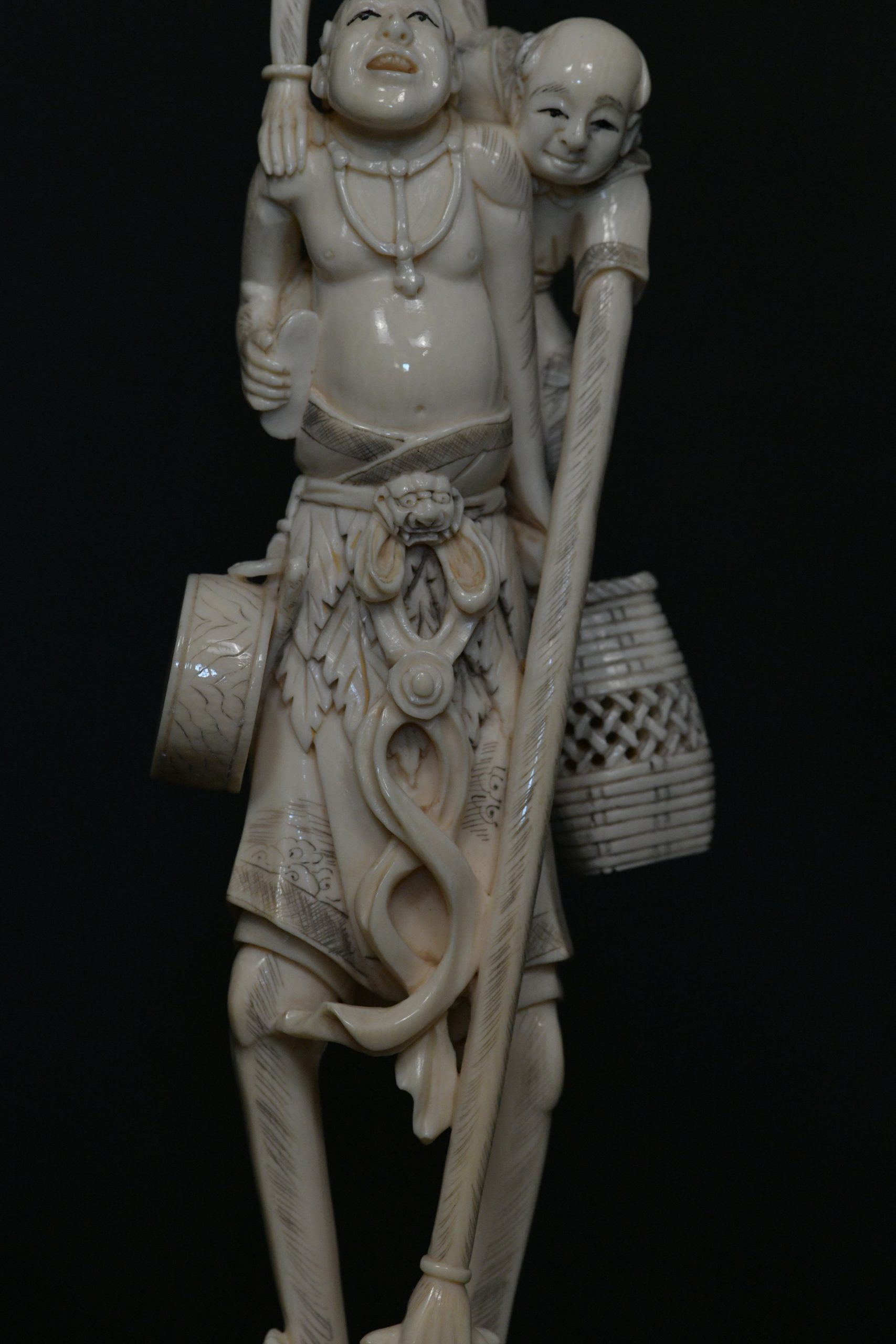 Okimono Ashinaga Tenaga ivory