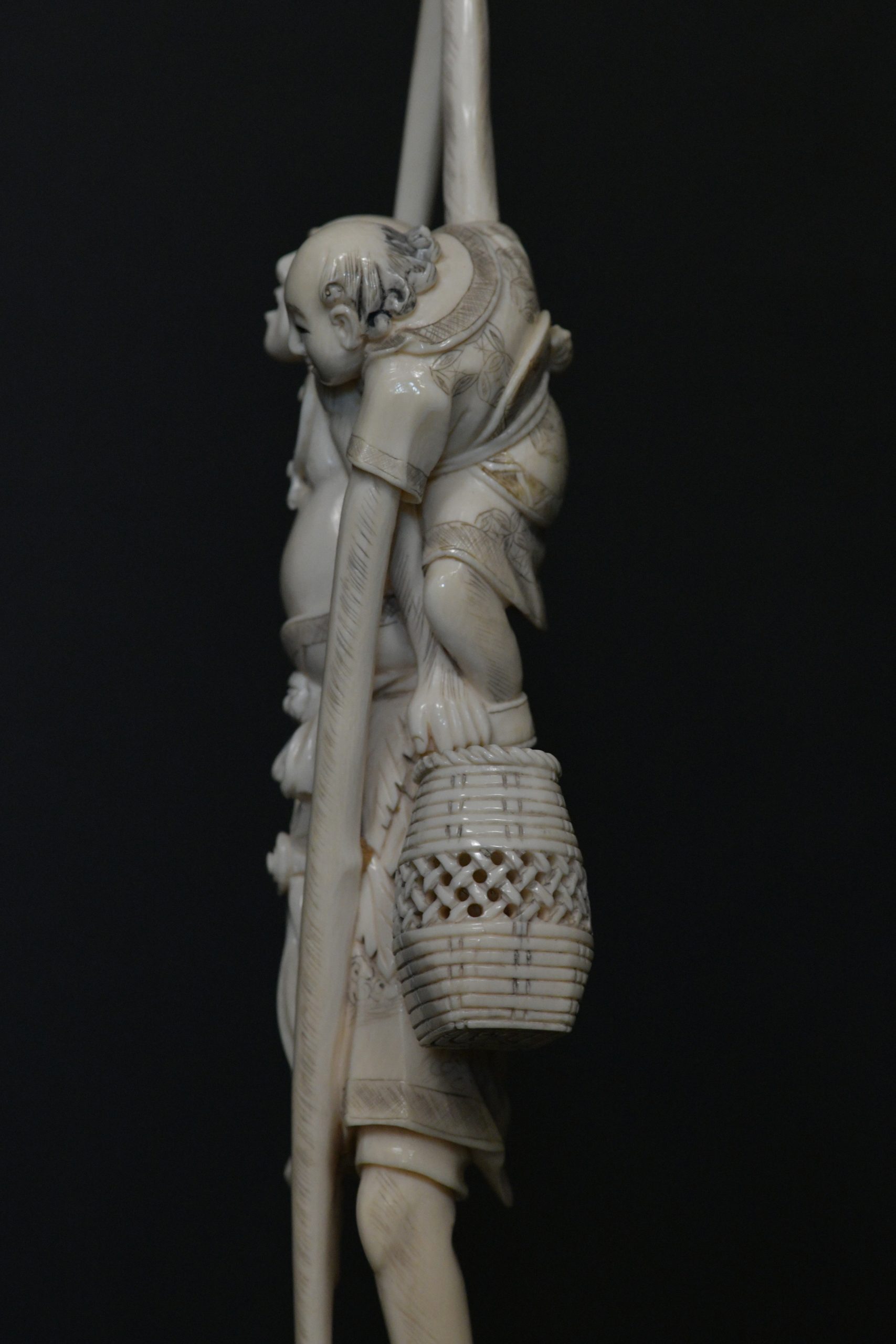 Okimono Ashinaga Tenaga ivory