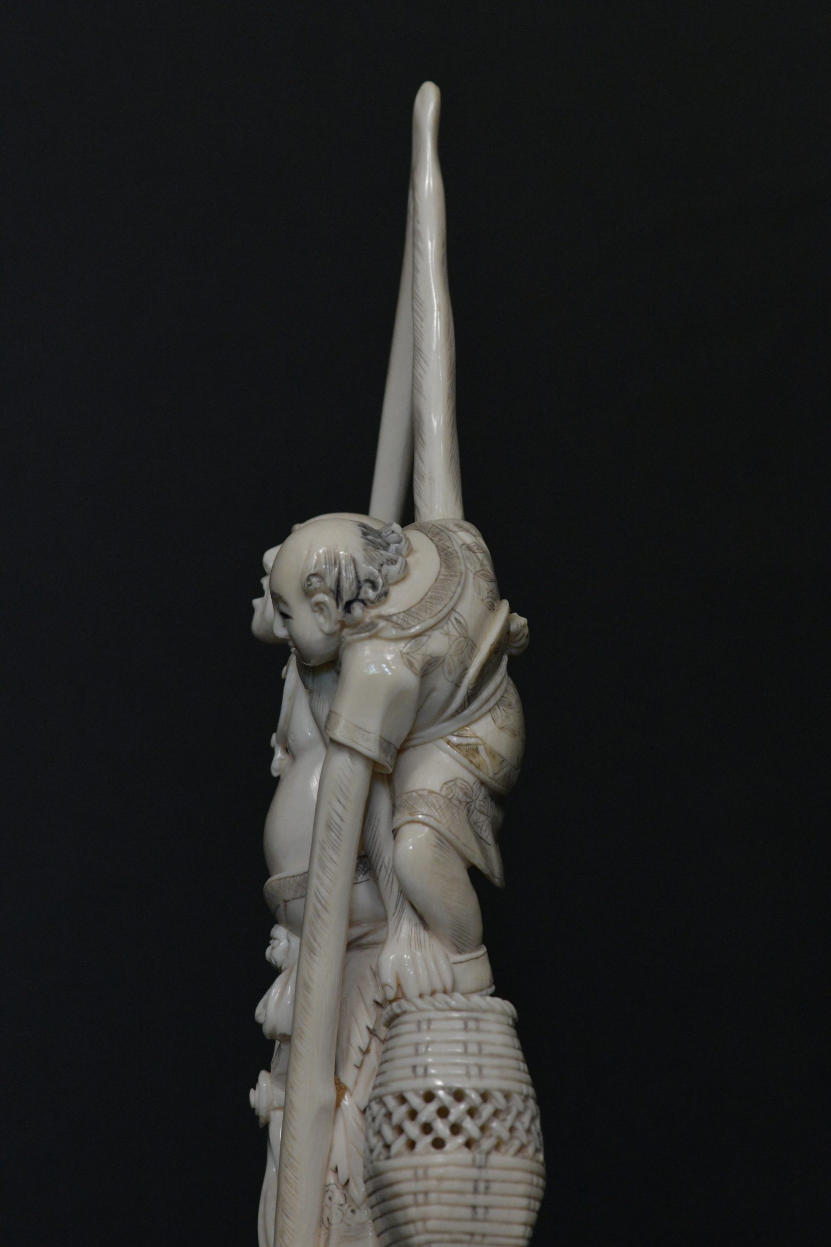 Okimono Ashinaga Tenaga ivory