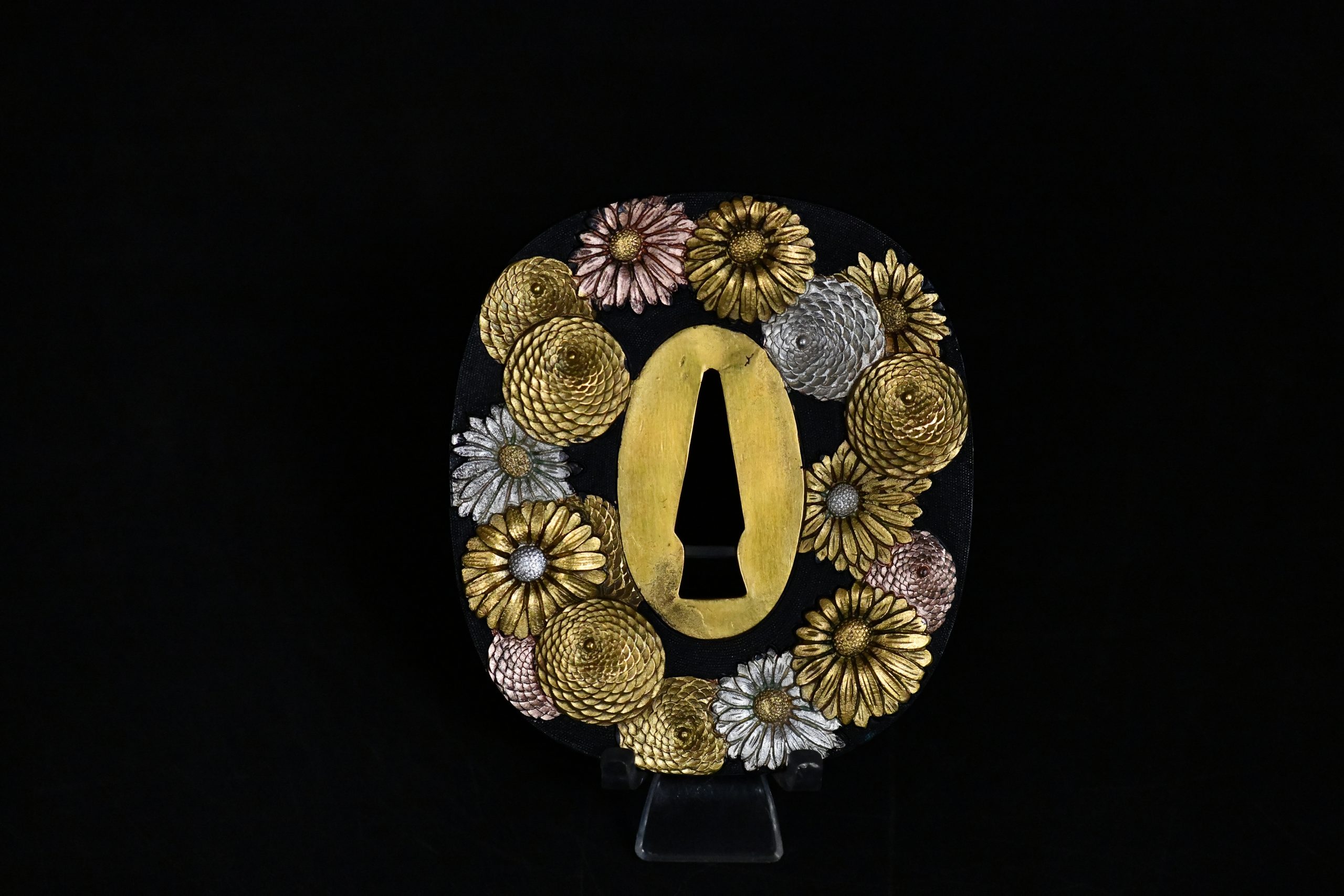 Shakudō Maru-gata Tsuba Chrysantheme – Bild 3