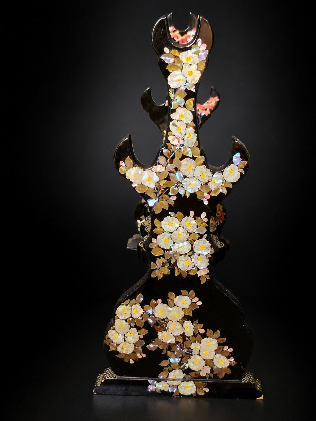 19th Century Japanese Katana-kake with Raden Inlay