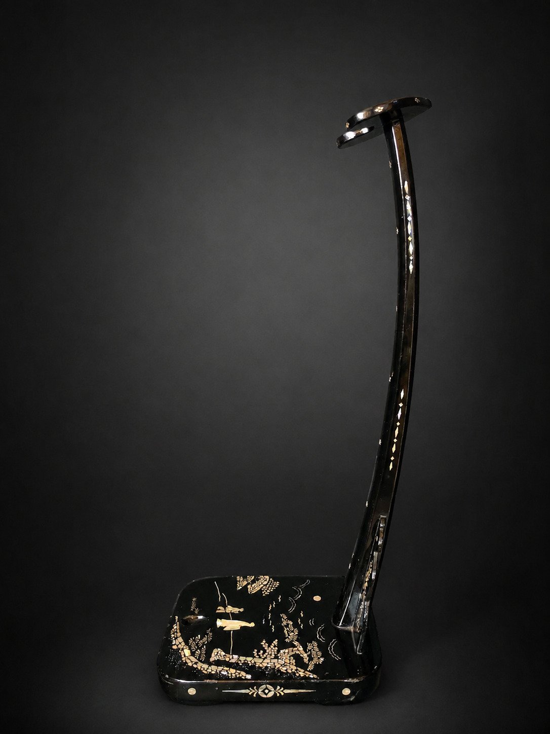 19th Century Katana-kake with Aogai Raden Landscape