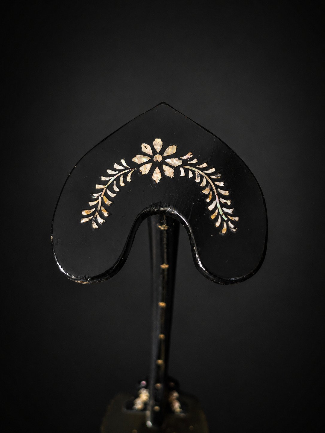 19th Century Katana-kake with Aogai Raden Landscape