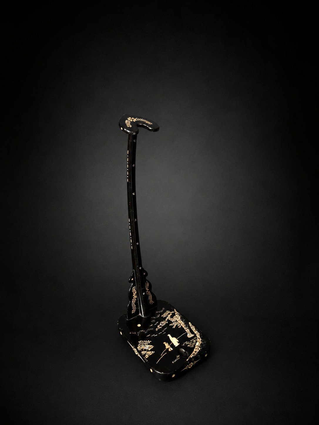 19th Century Katana-kake with Aogai Raden Landscape