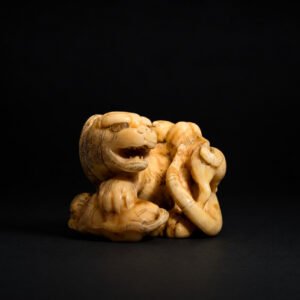 Netsuke Edo en ivoire de morse – Tigre avec deux petits