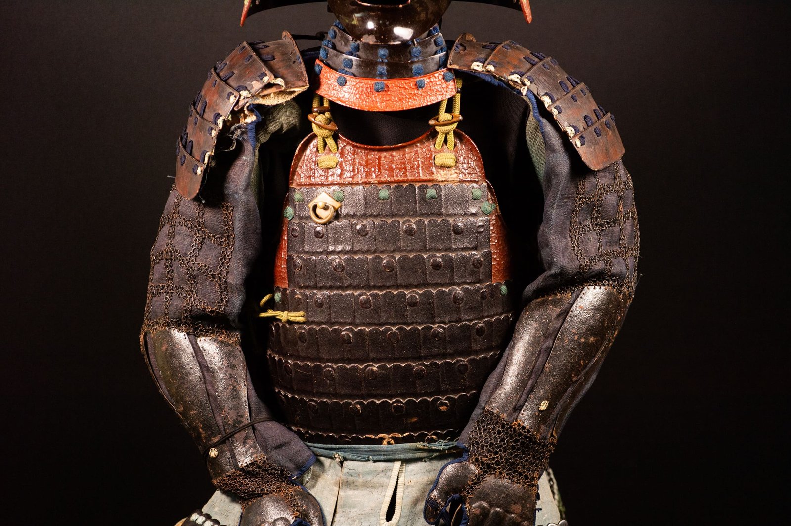 Japanese Samurai Armor Tōsei Gusoku with Torii Maedate