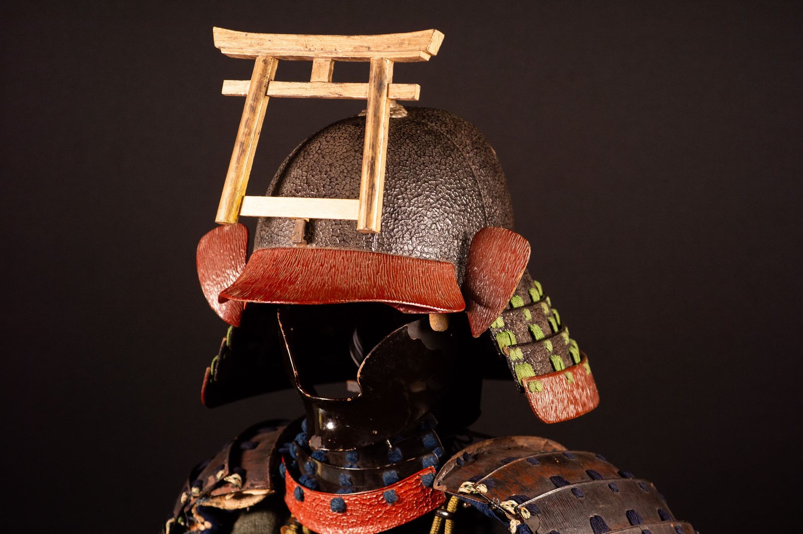 Japanese Samurai Armor Tōsei Gusoku with Torii Maedate