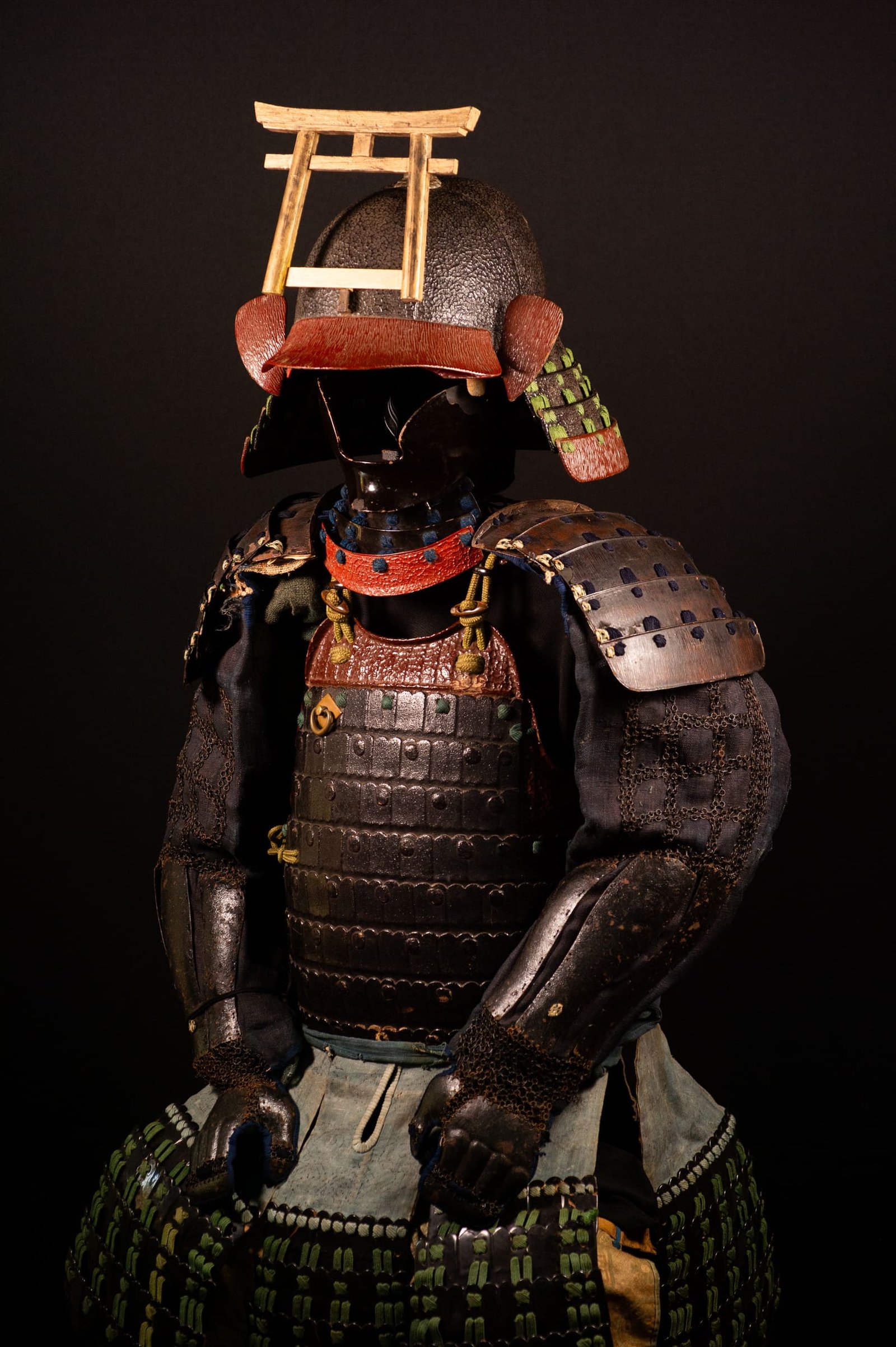 Japanese Samurai Armor Tōsei Gusoku with Torii Maedate