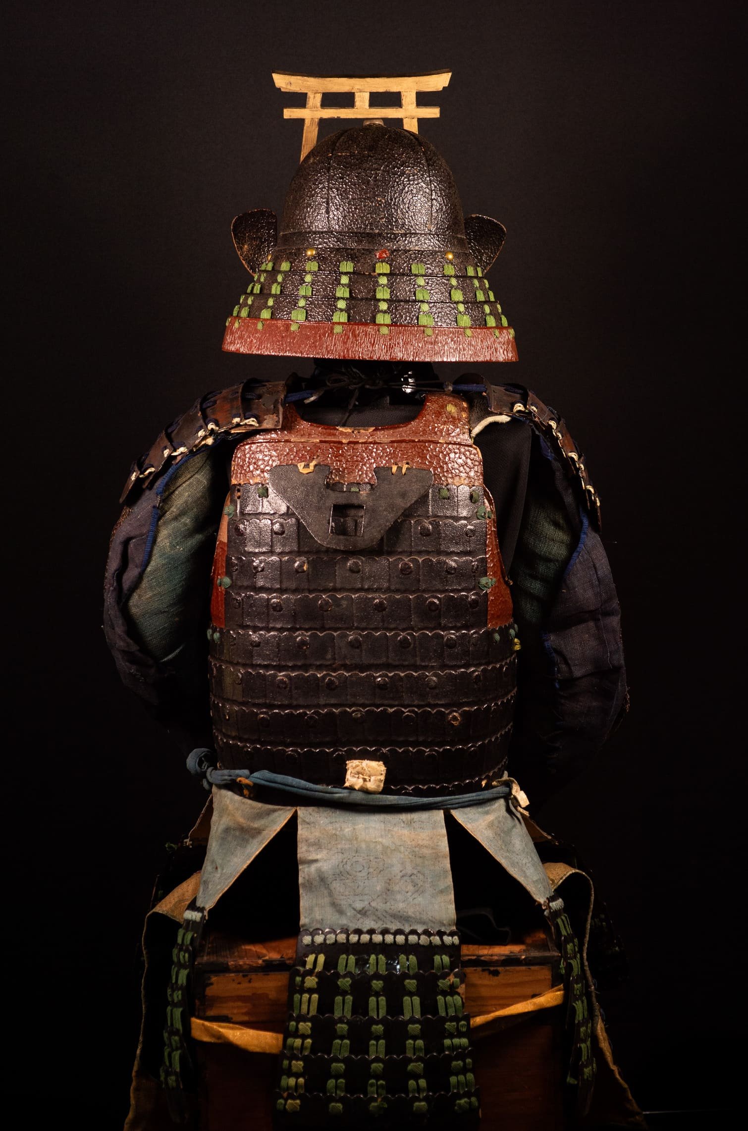 Japanese Samurai Armor Tōsei Gusoku with Torii Maedate