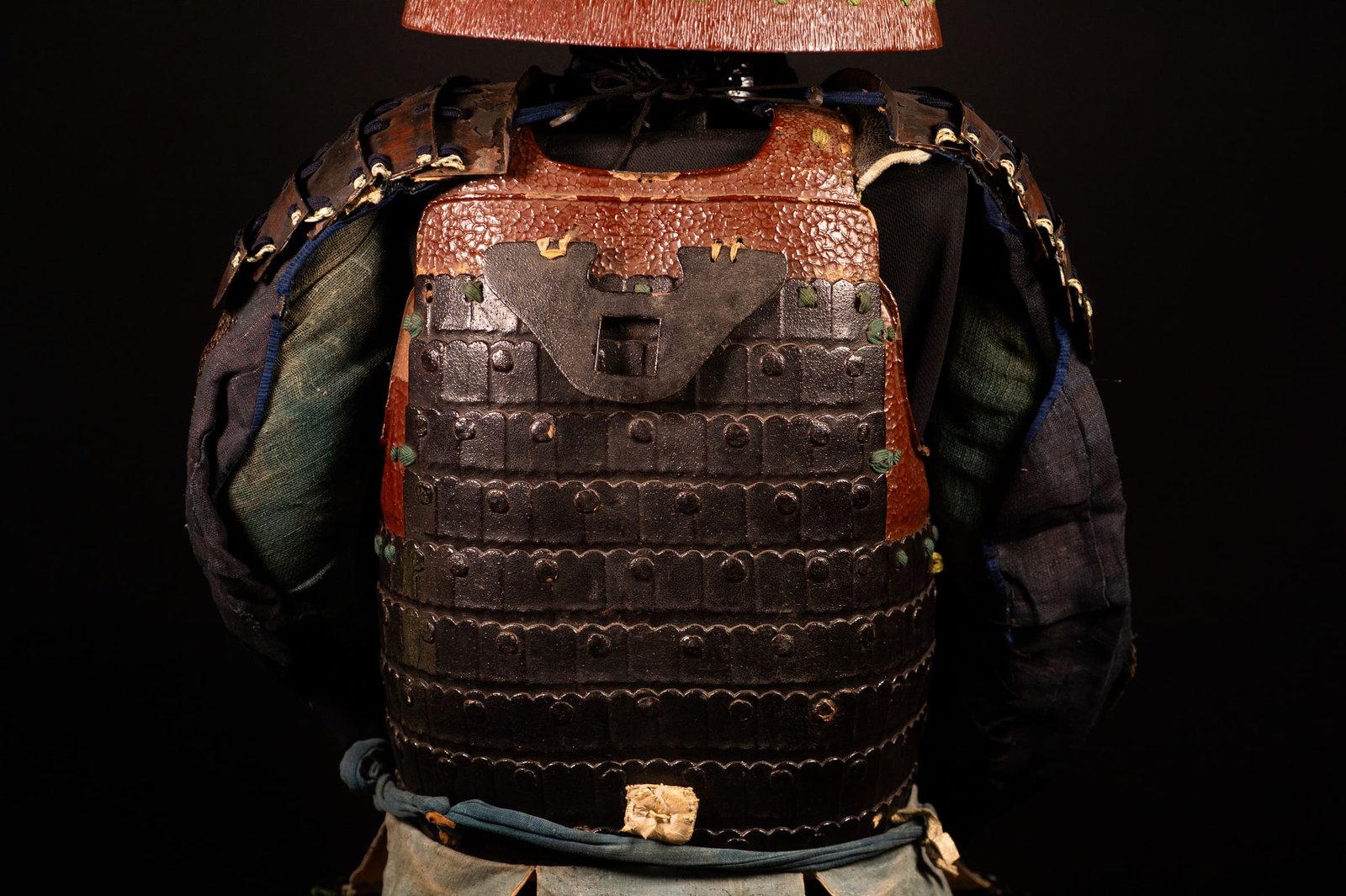 Japanese Samurai Armor Tōsei Gusoku with Torii Maedate