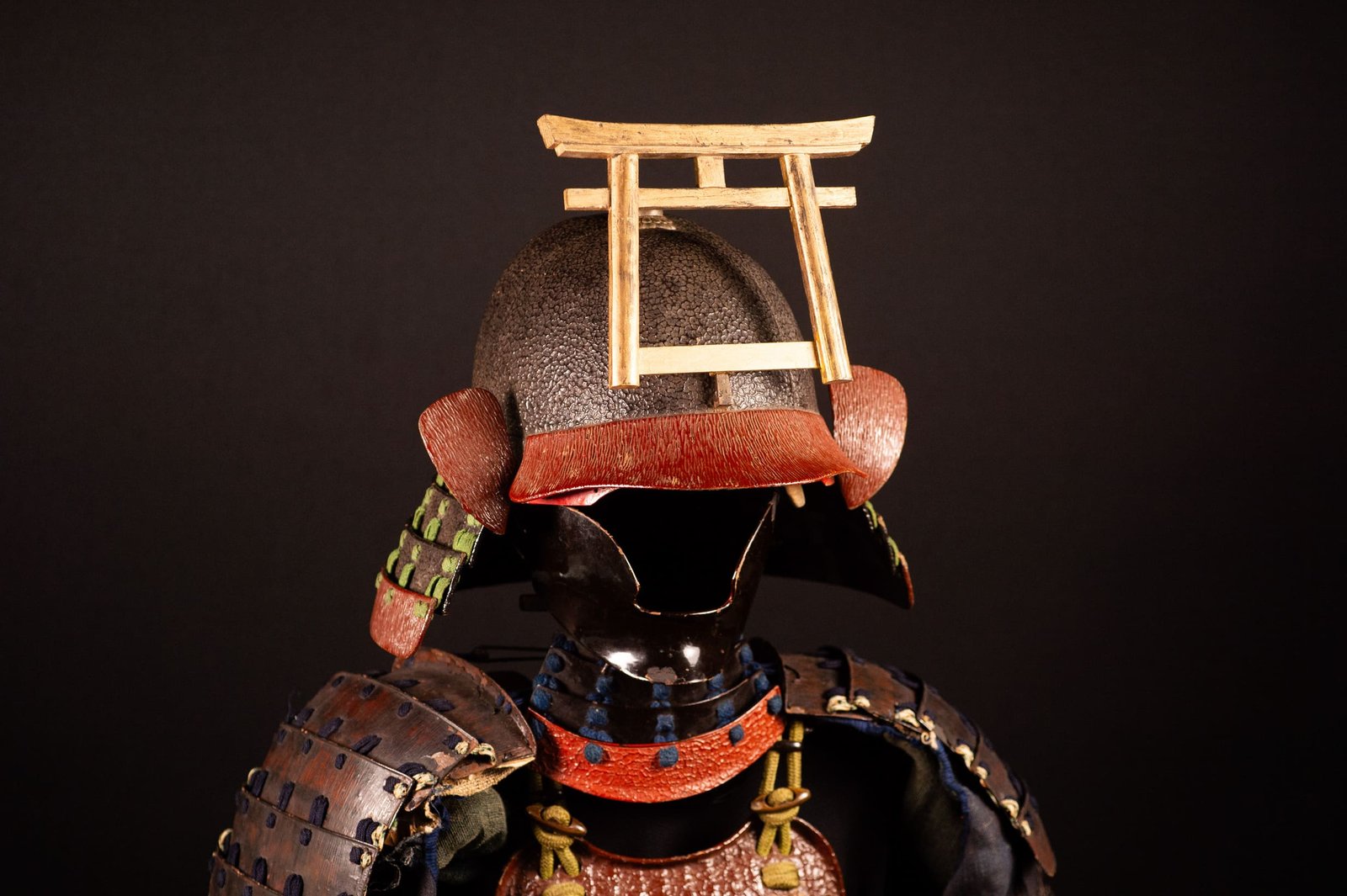 Japanese Samurai Armor Tōsei Gusoku with Torii Maedate