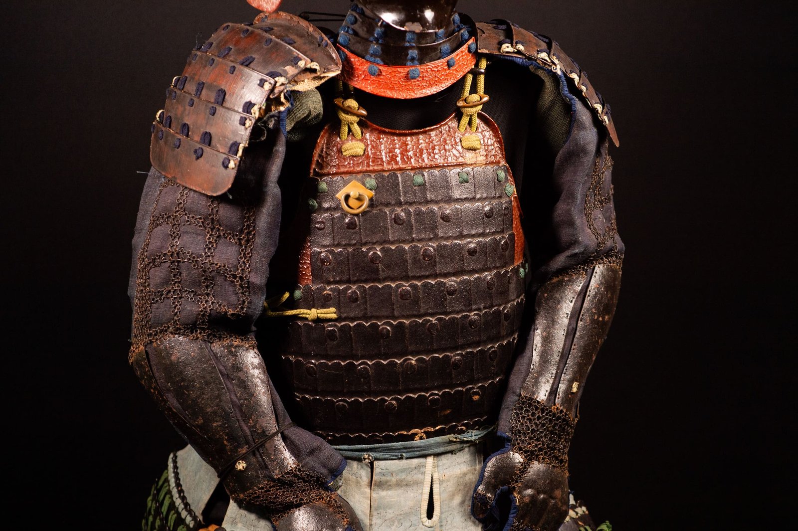 Japanese Samurai Armor Tōsei Gusoku with Torii Maedate