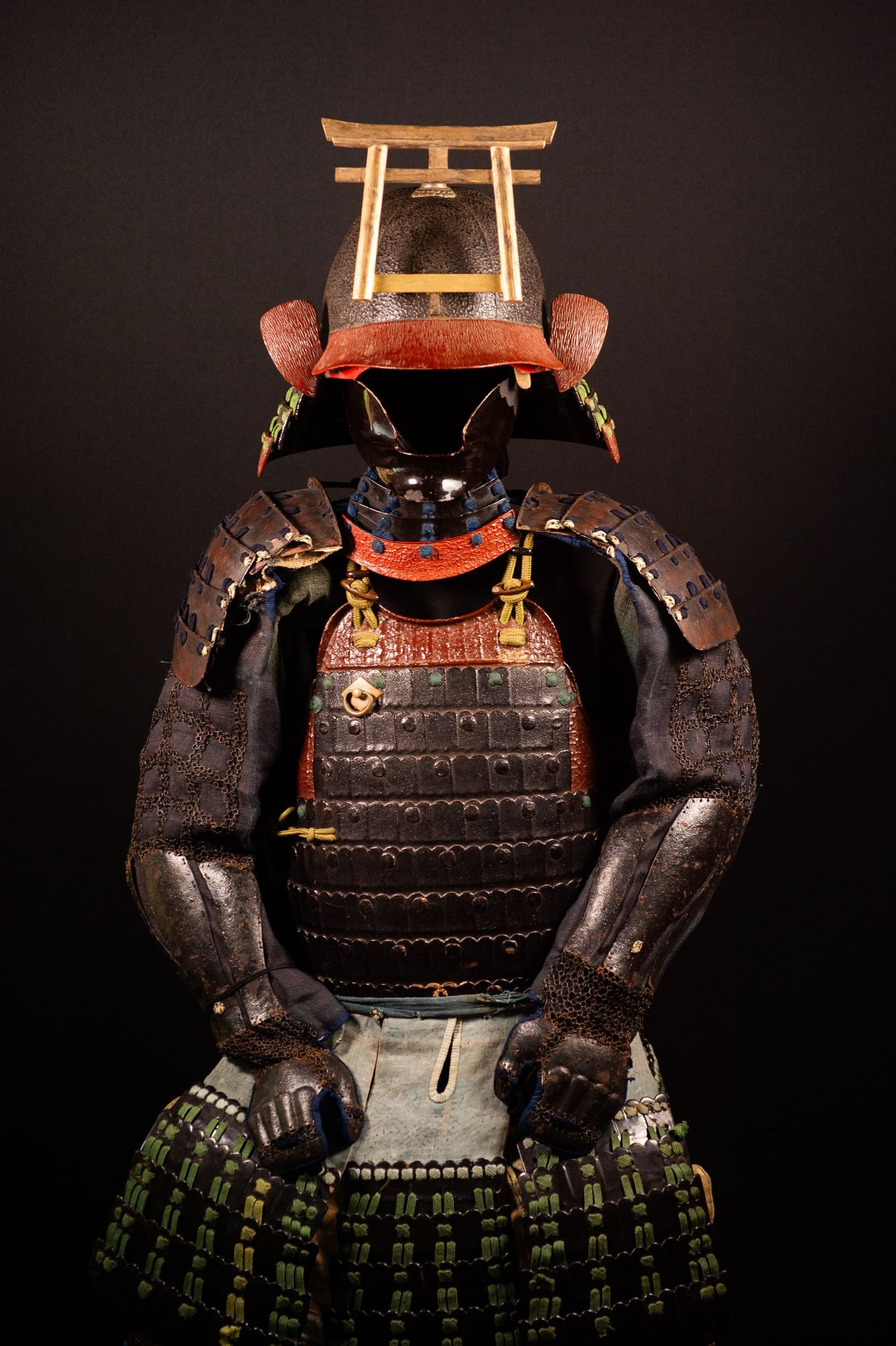 Japanese Samurai Armor Tōsei Gusoku with Torii Maedate