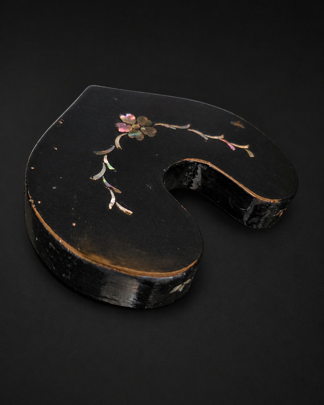 Late 19th Century Katana-kake with Aogai Raden Landscape