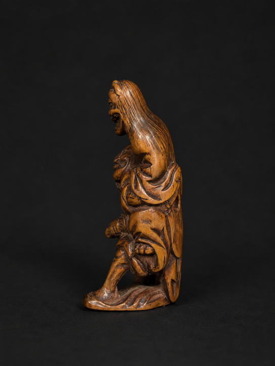 Netsuke Edo Hannya atacando a un samurái