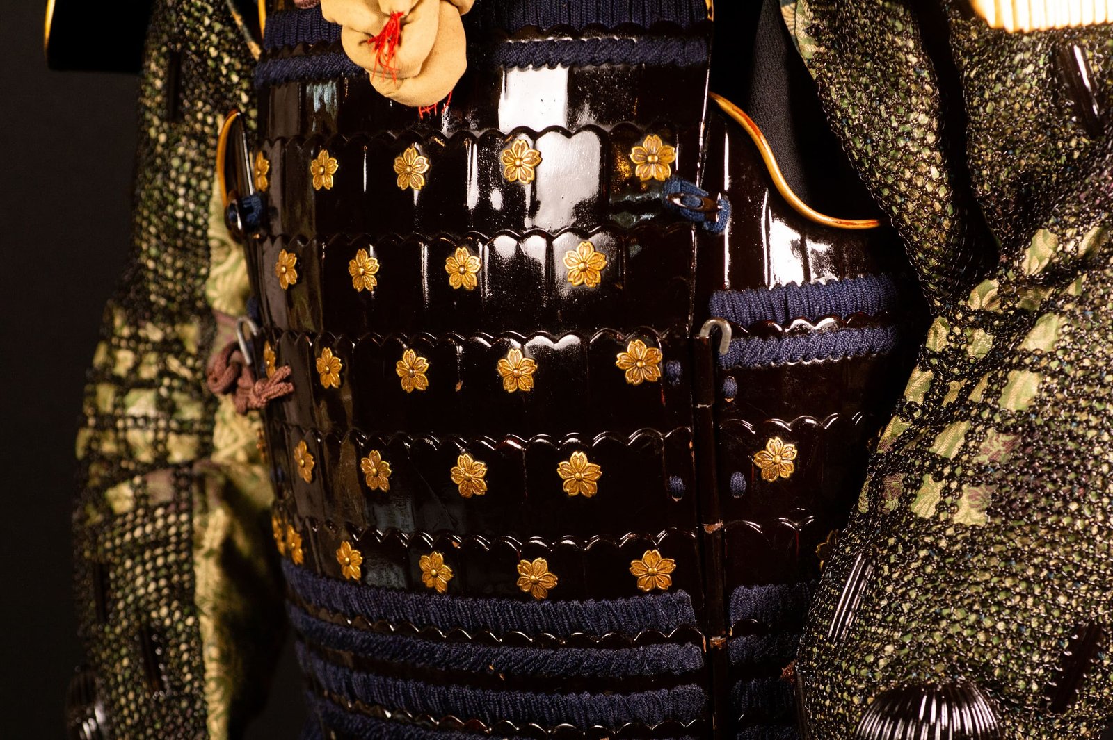 Edo-period Japanese samurai armor with crescent-moon maedate, Tokugawa mitsuba-aoi crests and indigo lacing