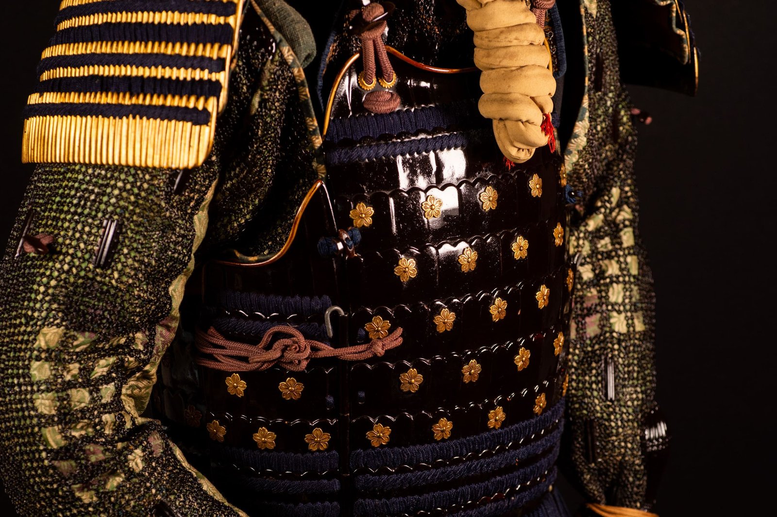 Edo-period Japanese samurai armor with crescent-moon maedate, Tokugawa mitsuba-aoi crests and indigo lacing