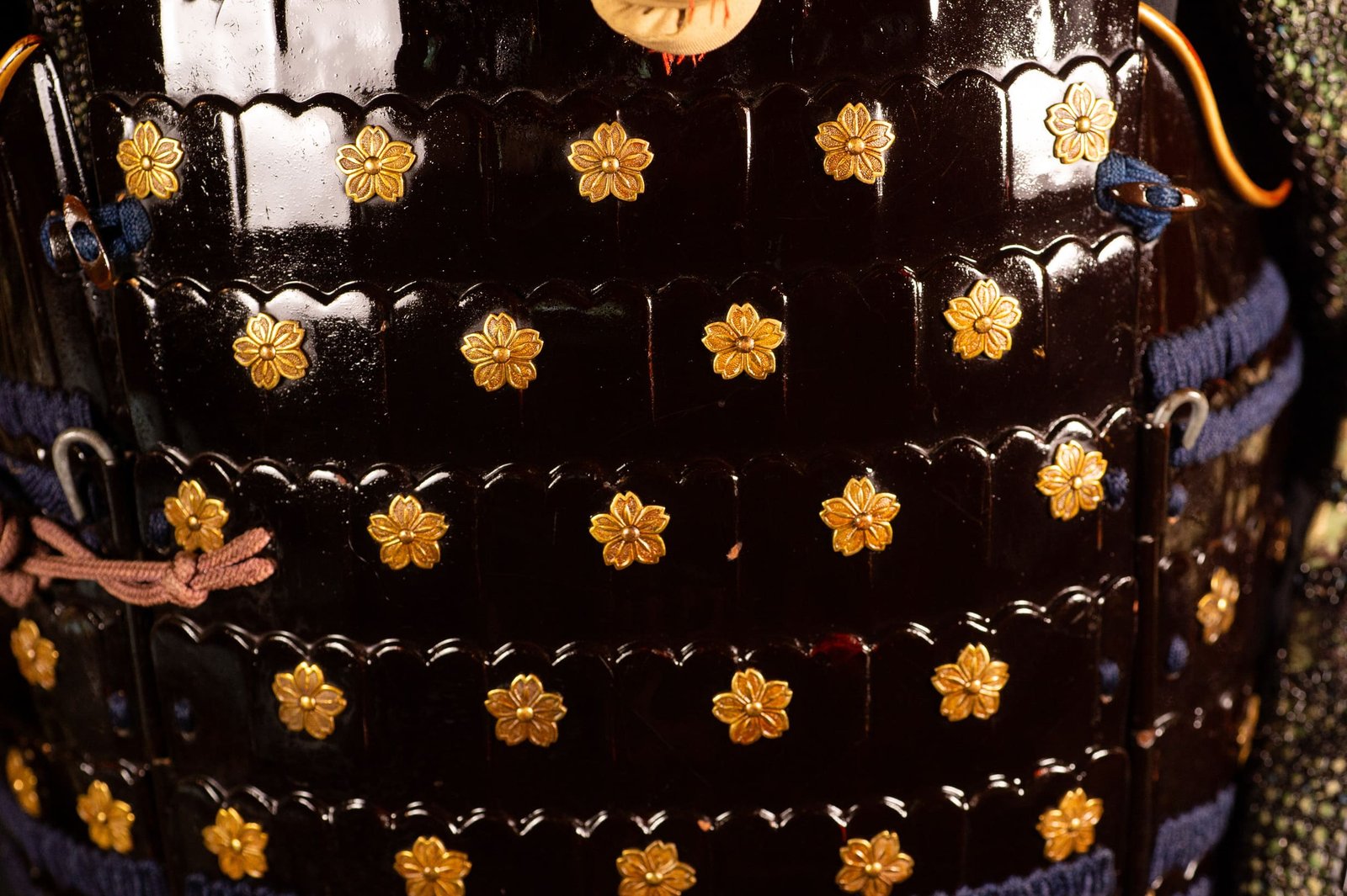 Edo-period Japanese samurai armor with crescent-moon maedate, Tokugawa mitsuba-aoi crests and indigo lacing
