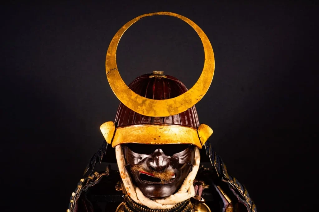 Samurai-Armor-Helmet-Kabuto