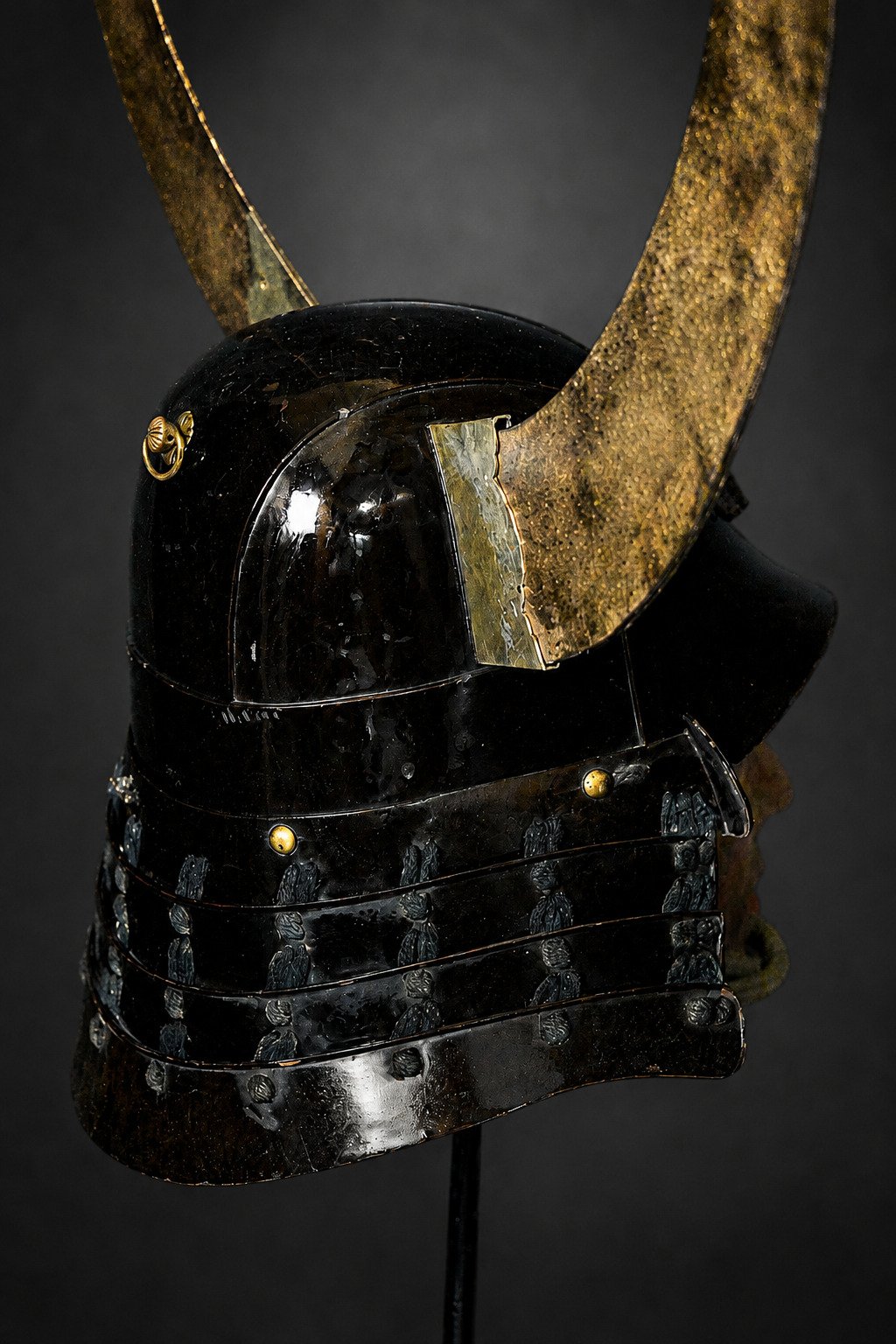 Zunari Kabuto with Gold Crescent Wakidate 1