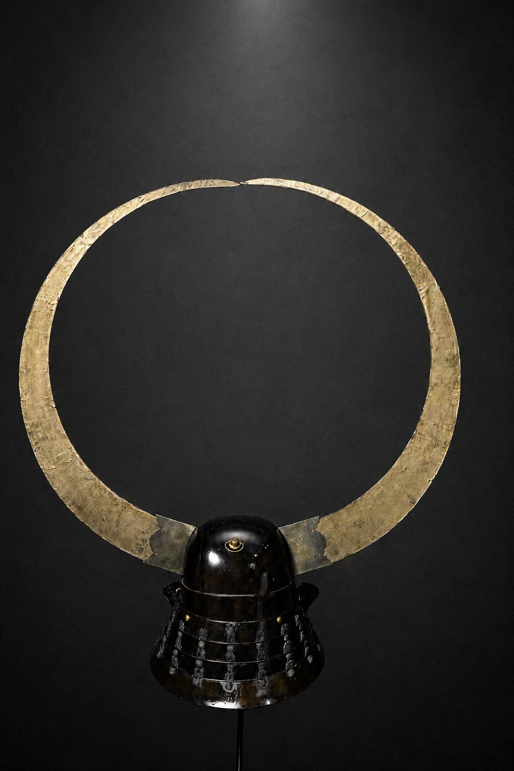 Zunari Kabuto with Gold Crescent Wakidate
