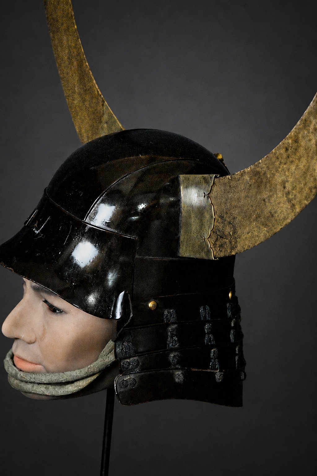 Zunari Kabuto with Gold Crescent Wakidate