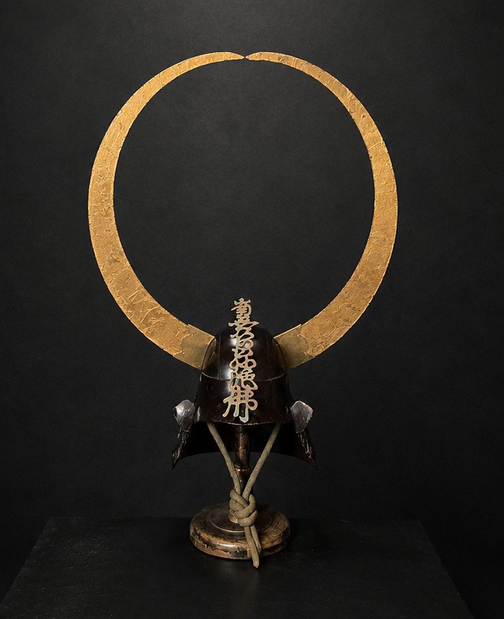 Zunari Kabuto with Gold Crescent Wakidate