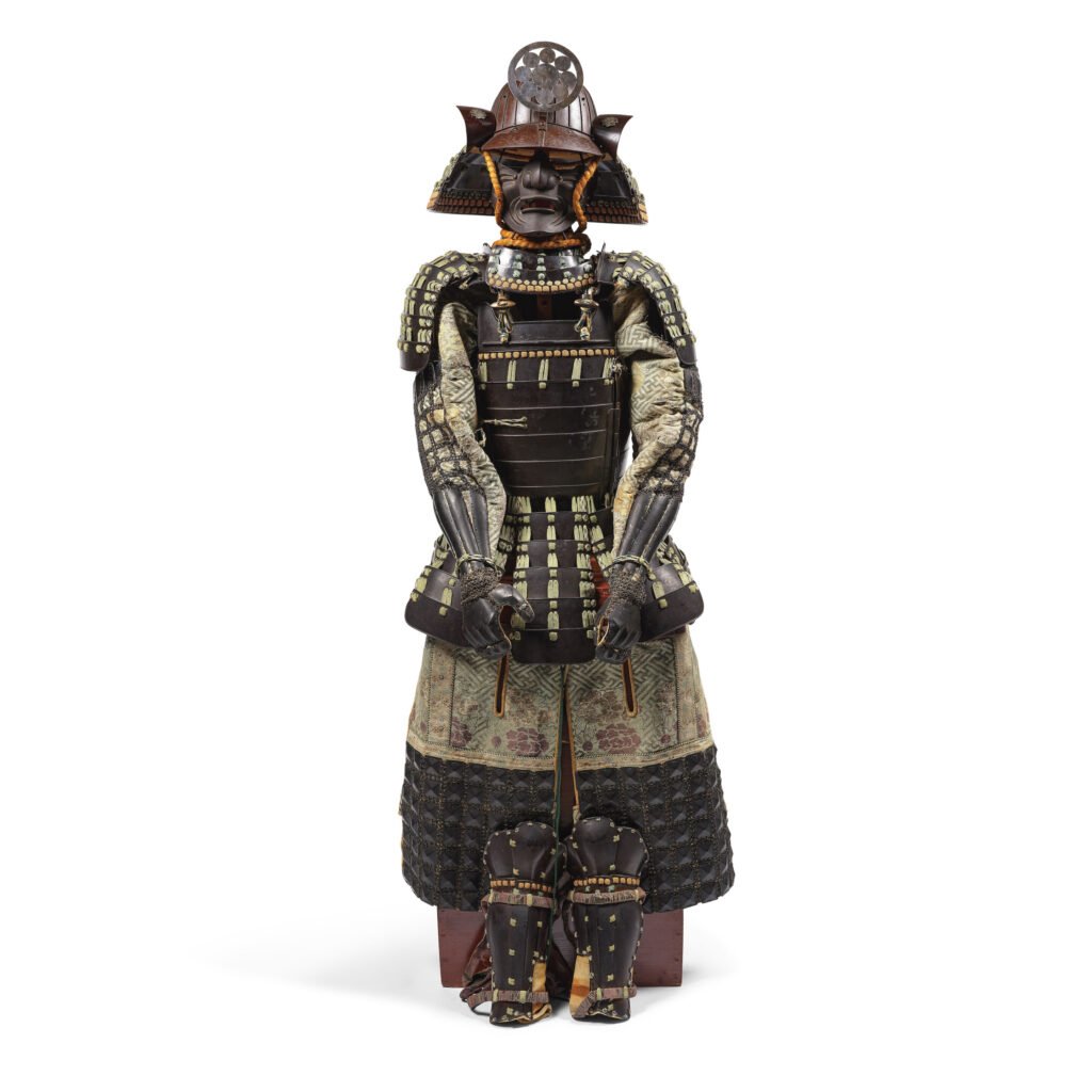 ARMURE LAQUÉE NOIRE AVEC UN CASQUE MYŌCHIN