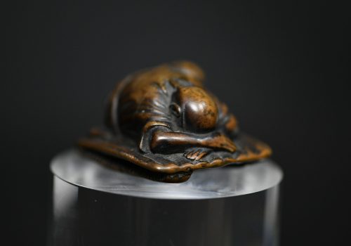 netsuke man floor