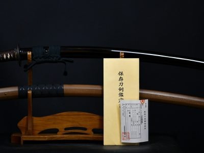 Katana nihontō en koshirae y shirasaya de la escuela Sue-Bizen, con certificado NBTHK Hozon