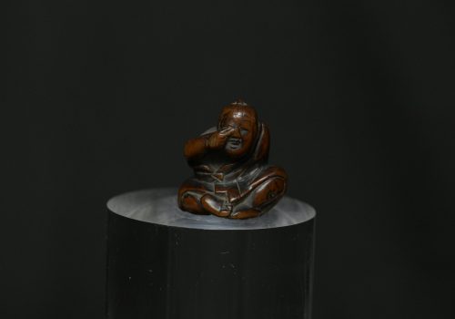 Netsuke man eye wood