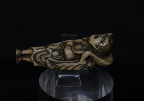 Netsuke seinnen drafon ivory