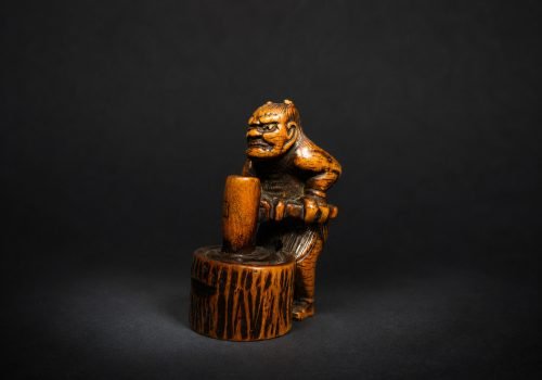 Edo Buxushouten Netsuke – Oni met Usu en Kine