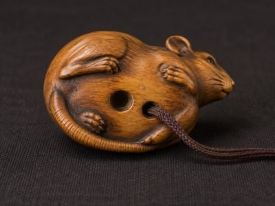Himotoshi en los netsuke: los orificios del cordón explicados
