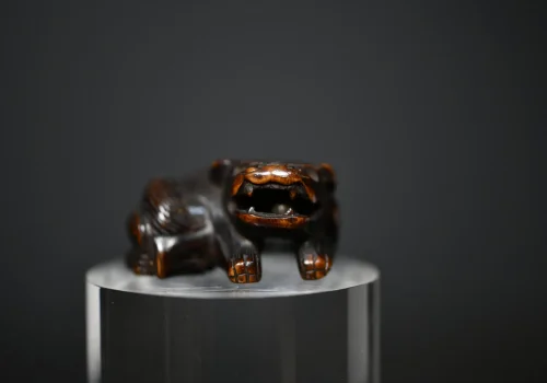 Netsuke Shishi wood