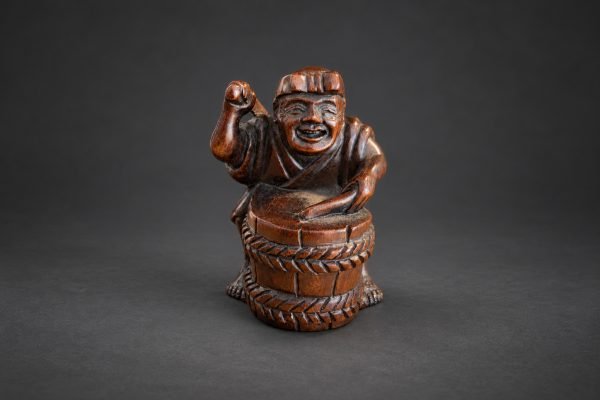 Wood Netsuke of a Drummer, Signed Tomomasa – Meiji Period