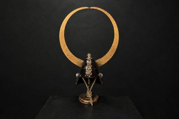 Zunari Kabuto with Gold Crescent Wakidate – Edo Period